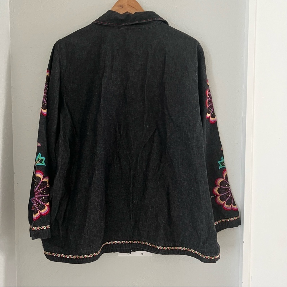 Units Women’s Sz 1X Embroidered Beaded Black Denim Floral Jacket Art To Wear - Picture 3 of 12